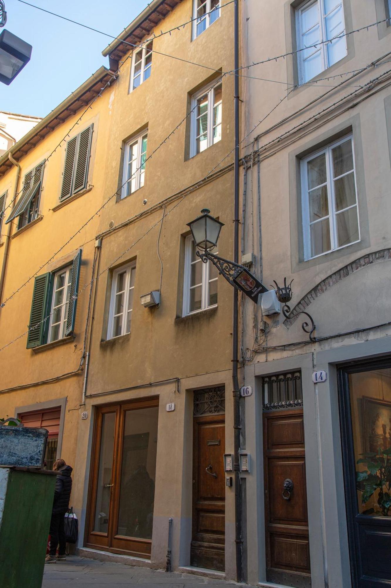 Nido Sui Tetti Di Lucca, Romantico E Centralissimo Luaran gambar